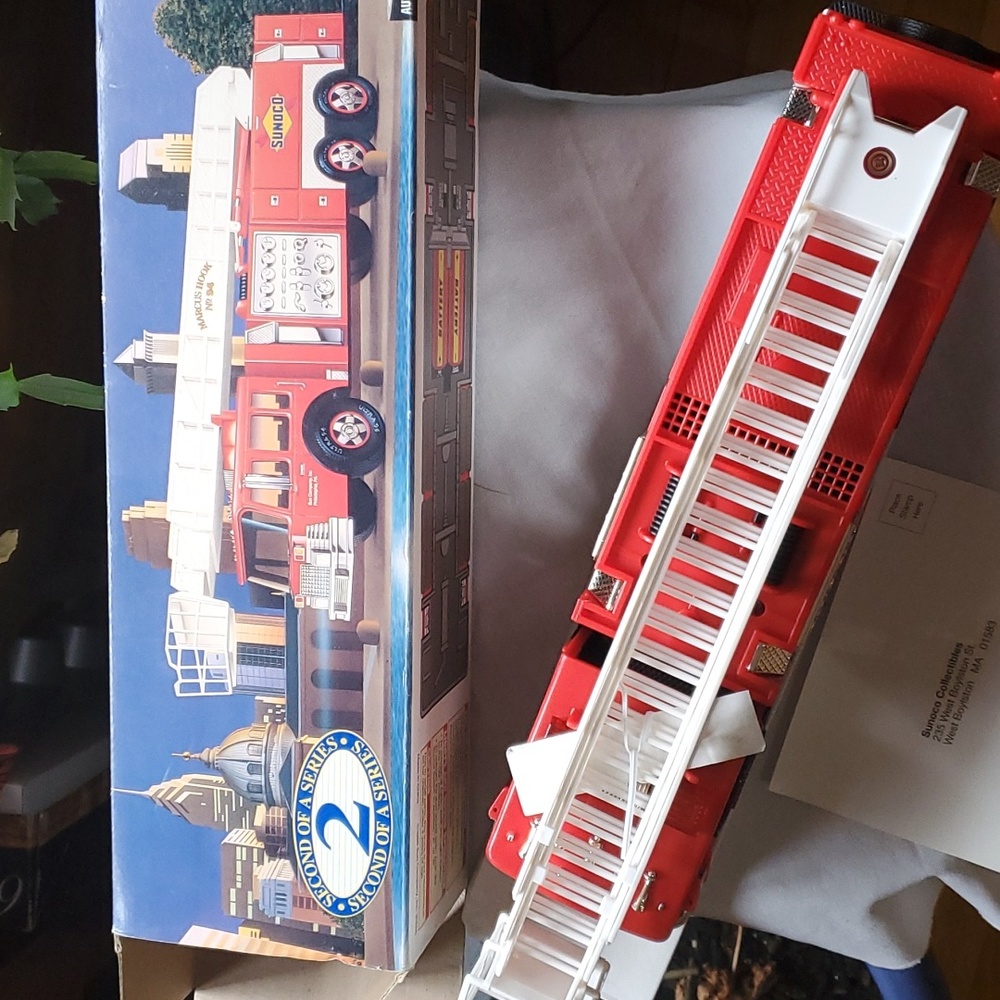 Second Edirion Sunoco Aerial Tower Fire Truck 1995 Collector's Edition.